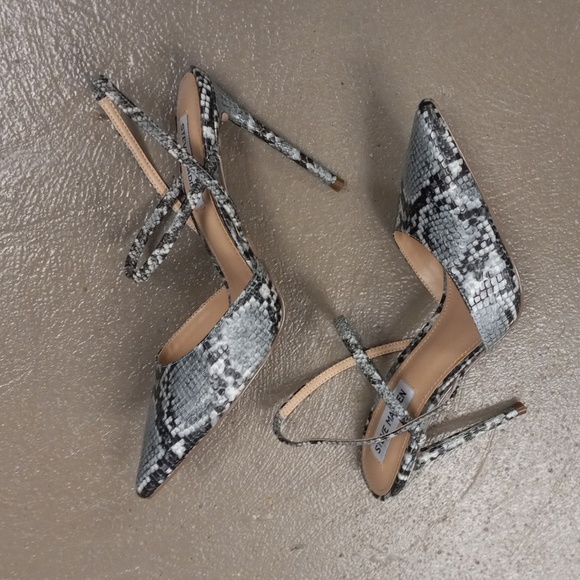 Steve Madden Snake Skin Print, Gray,Black& White Heels - Picture 2 of 10